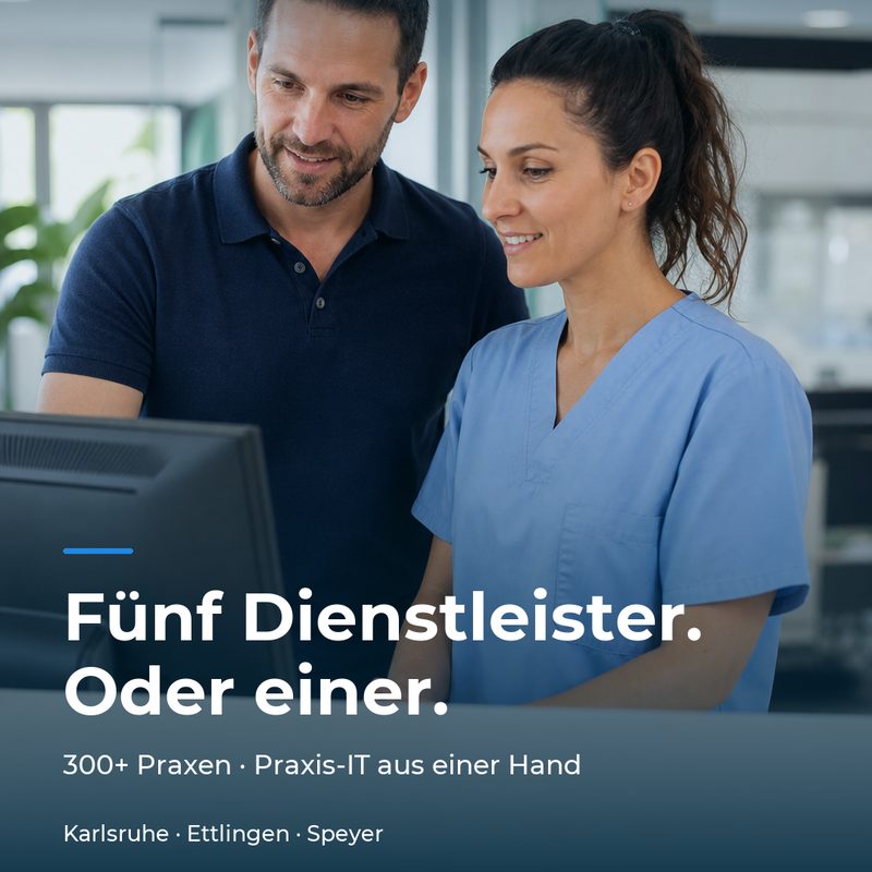Anzeigenmotiv: Fünf Dienstleister. Oder einer. Zwei Personen am Bildschirm in einer Arztpraxis